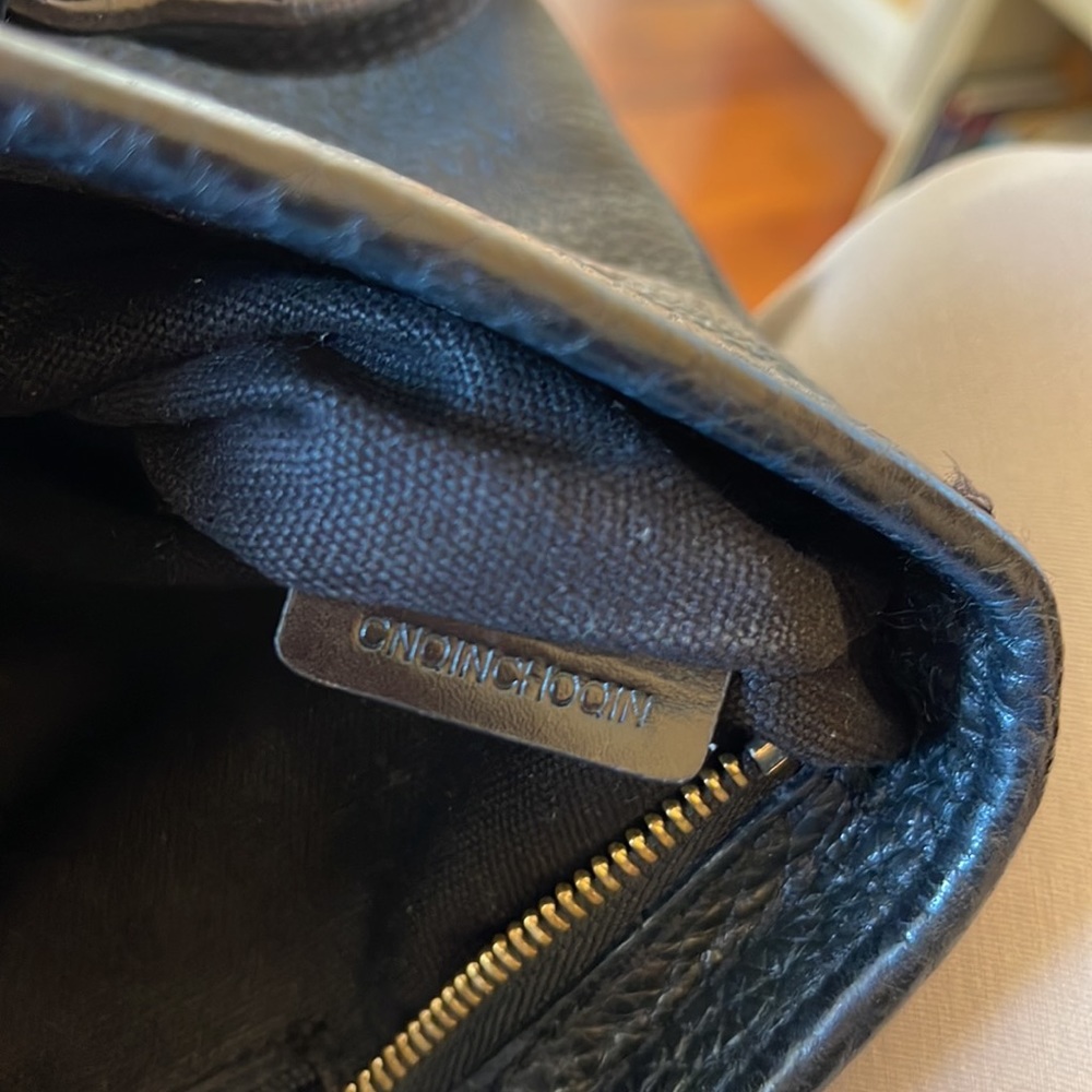Burberry leather should bag - Picture 12 of 12